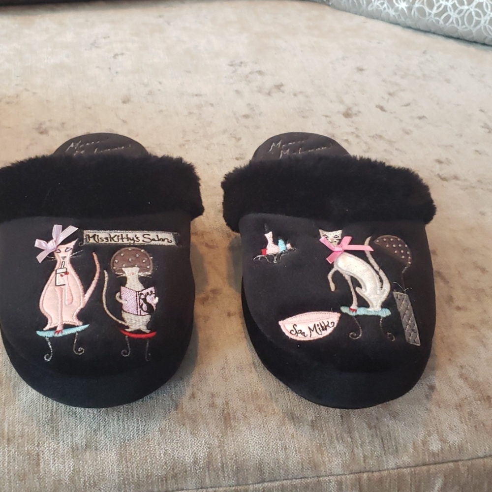 Adorable! Isotoner small cat slippers